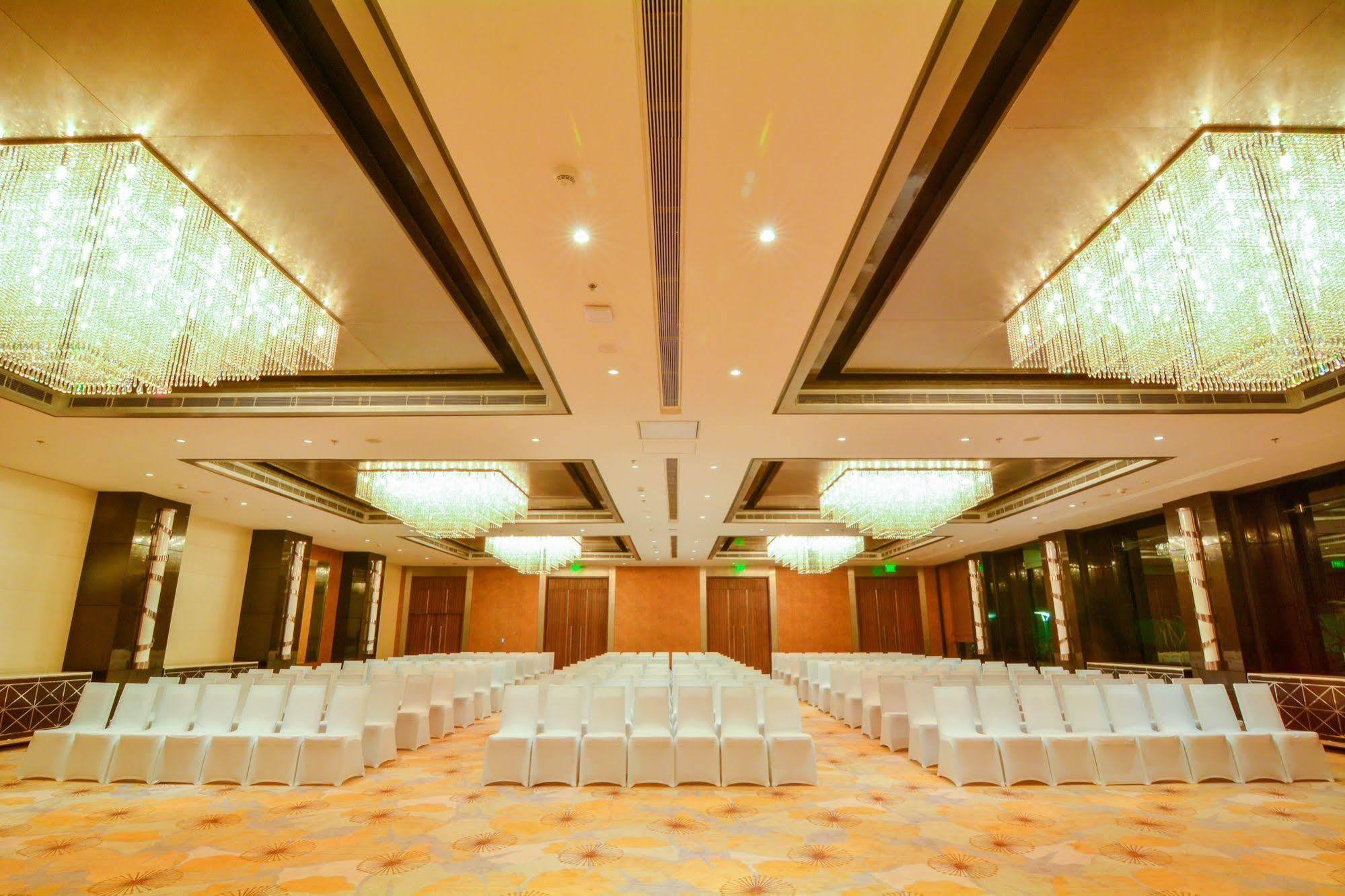 คอร์ตยาร์ด พิลาสปุระ Hotel บิลาสปูร์ ภายนอก รูปภาพ